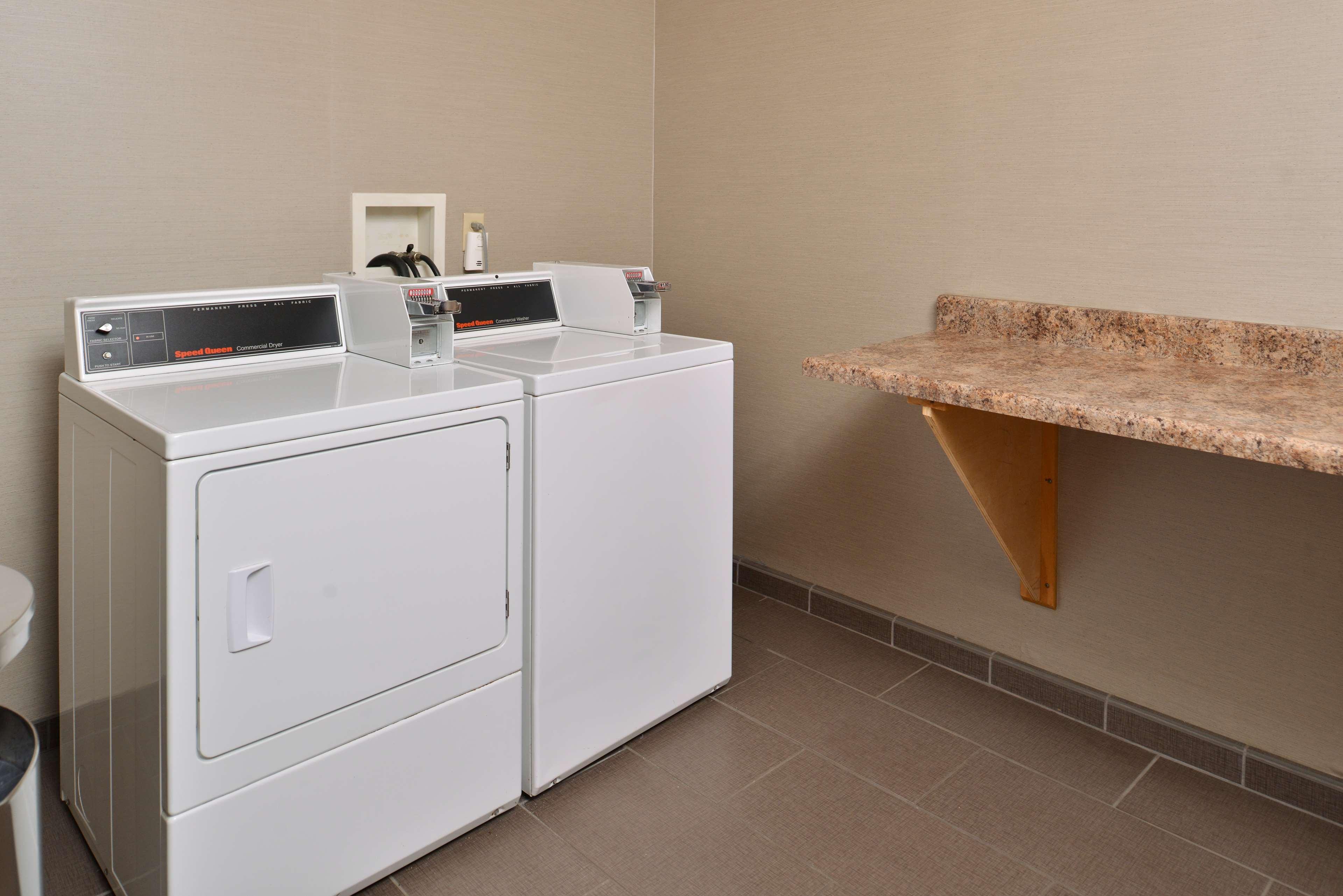 Best Western Plus University Inn Olean Eksteriør billede